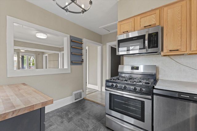 7519 10th AVENUE, Kenosha, WI 53143