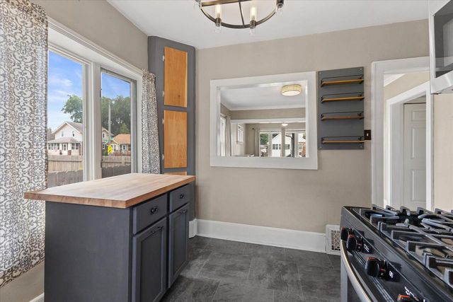 7519 10th AVENUE, Kenosha, WI 53143