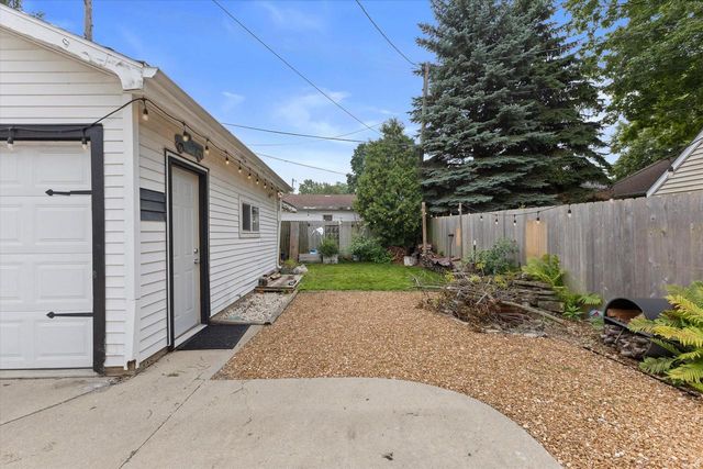 7519 10th AVENUE, Kenosha, WI 53143