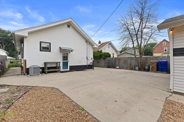 7519 10th AVENUE, Kenosha, WI 53143