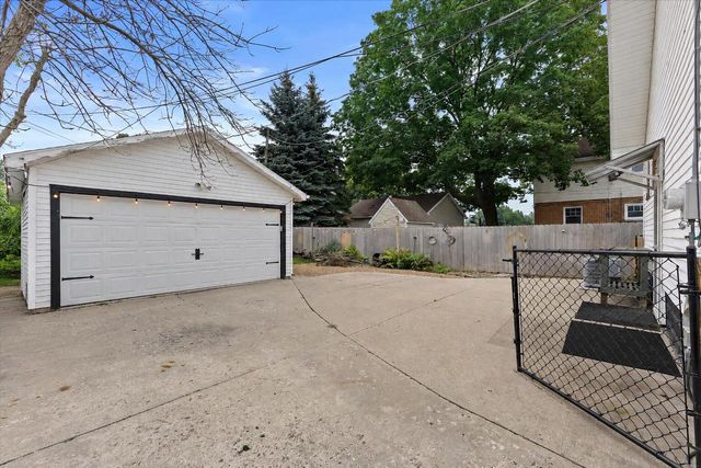 7519 10th AVENUE, Kenosha, WI 53143