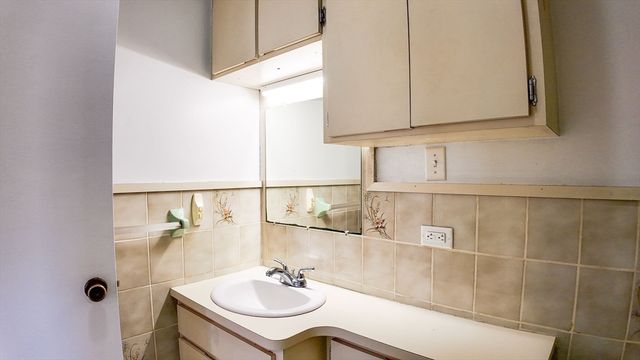 61 Thomas St 1, Dedham, MA 02026