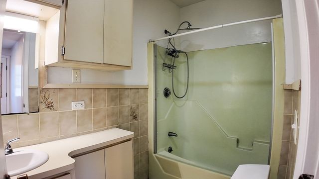 61 Thomas St 1, Dedham, MA 02026