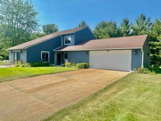 200 North Shore Drive East, Cadillac, MI 49601