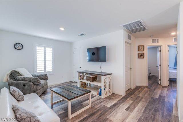 7712 Lush Oasis Avenue, Las Vegas, NV 89113