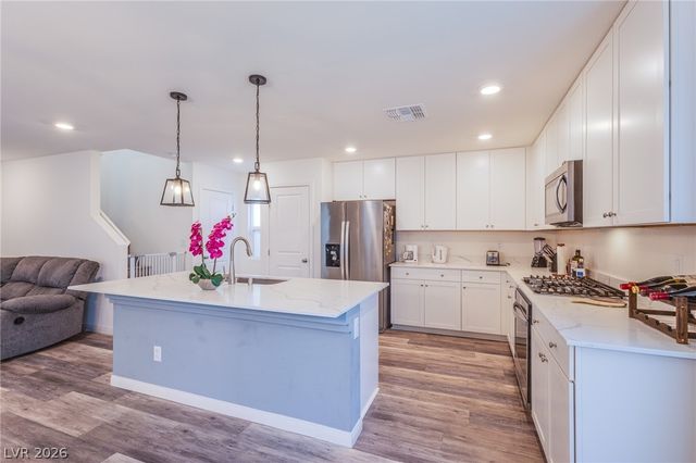 7712 Lush Oasis Avenue, Las Vegas, NV 89113