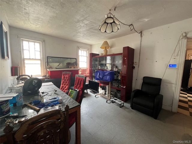 10438 202nd Street, Saint Albans, NY 11412