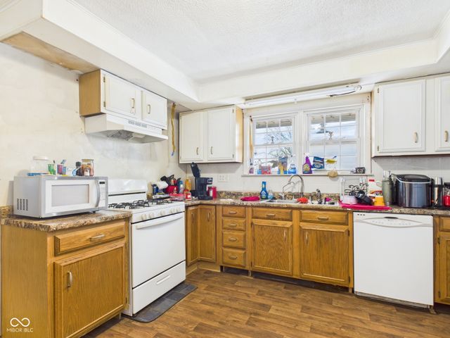 3180 S 200 E, Anderson, IN 46017