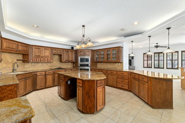 803 S Converse ST, Flatonia, TX 78941