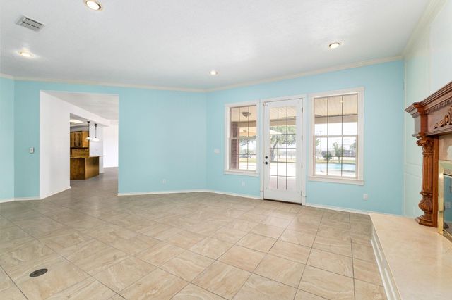 803 S Converse ST, Flatonia, TX 78941