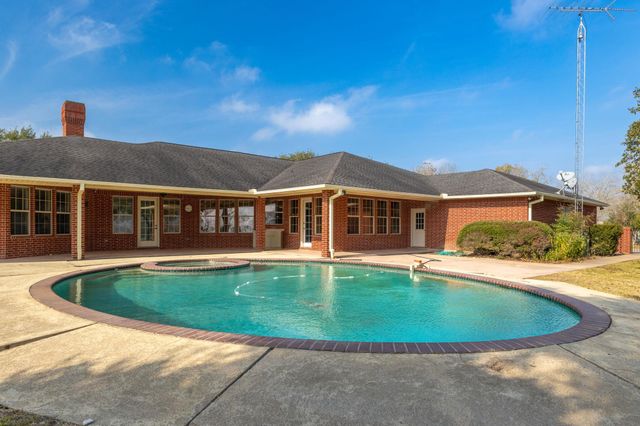 803 S Converse ST, Flatonia, TX 78941