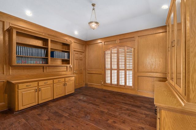 803 S Converse ST, Flatonia, TX 78941