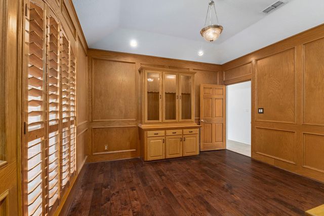 803 S Converse ST, Flatonia, TX 78941