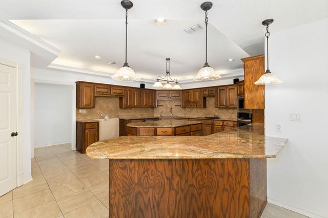 803 S Converse ST, Flatonia, TX 78941