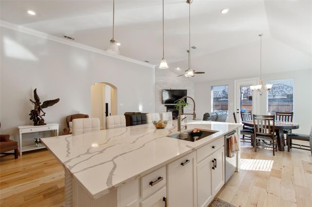 1930 Muncie Avenue, Dallas, TX 75212