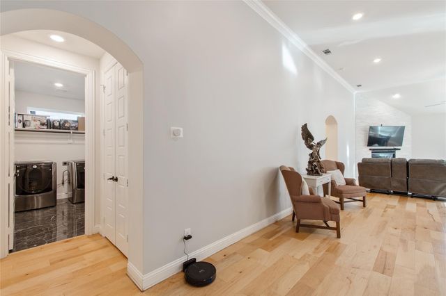 1930 Muncie Avenue, Dallas, TX 75212