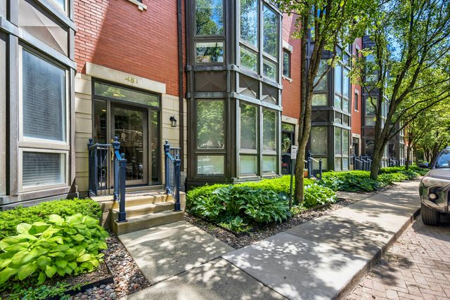 481 N Clinton Street, Chicago, IL 60654