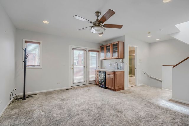 481 N Clinton Street, Chicago, IL 60654