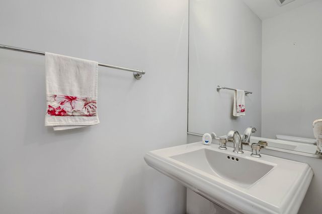 481 N Clinton Street, Chicago, IL 60654