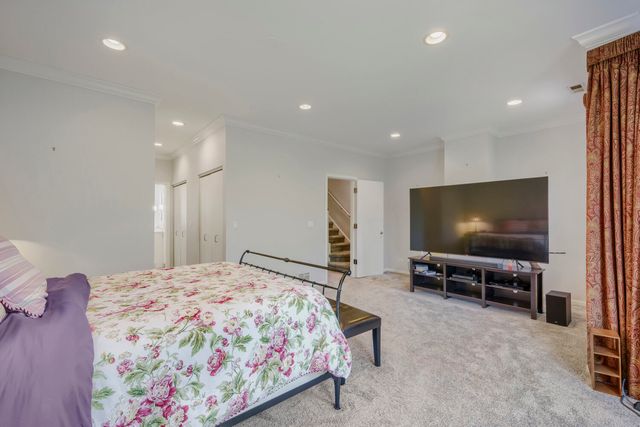 481 N Clinton Street, Chicago, IL 60654