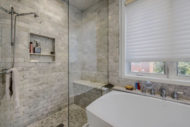 481 N Clinton Street, Chicago, IL 60654