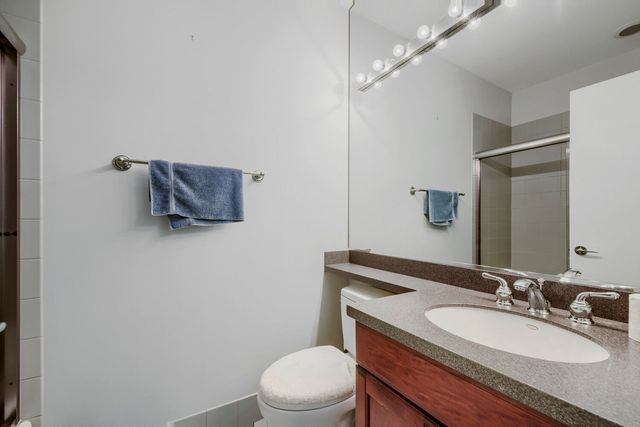 481 N Clinton Street, Chicago, IL 60654