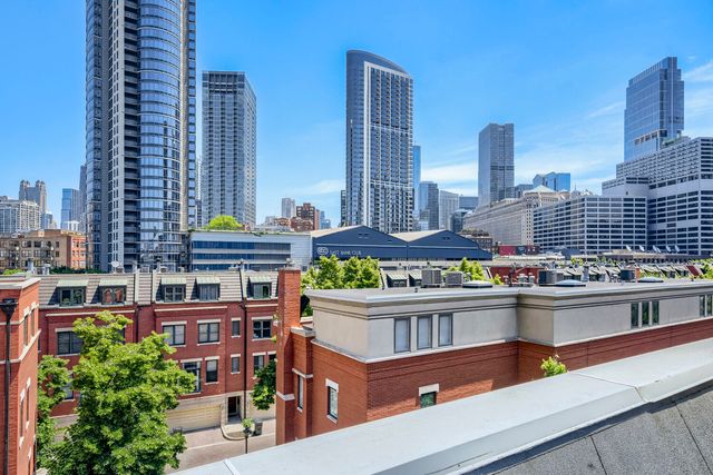 481 N Clinton Street, Chicago, IL 60654
