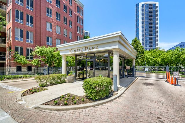 481 N Clinton Street, Chicago, IL 60654