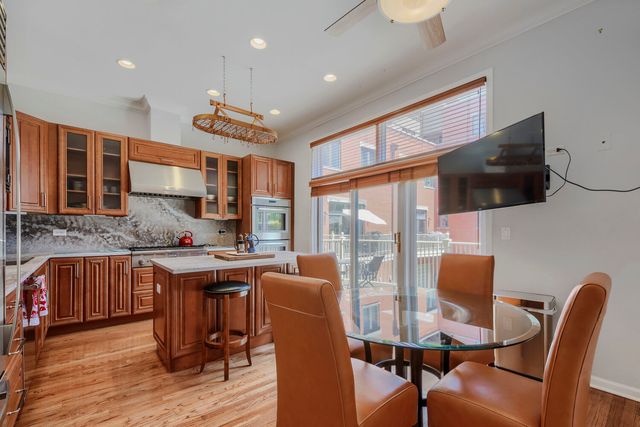 481 N Clinton Street, Chicago, IL 60654