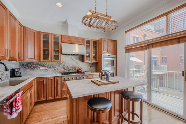 481 N Clinton Street, Chicago, IL 60654