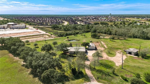 6910 S Mallard Drive, Fulshear, TX 77441