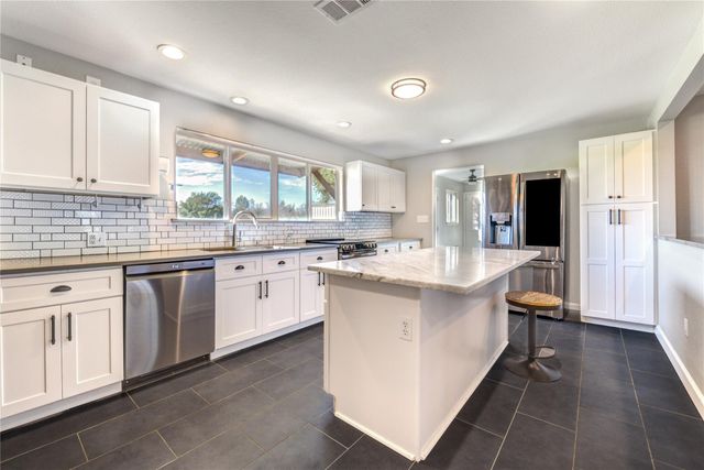 6910 S Mallard Drive, Fulshear, TX 77441