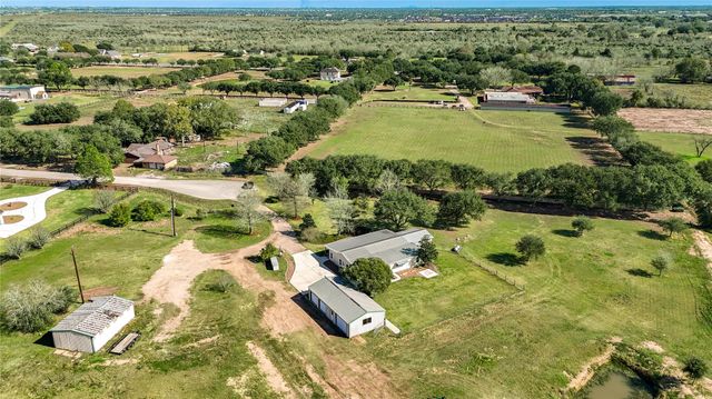 6910 S Mallard Drive, Fulshear, TX 77441