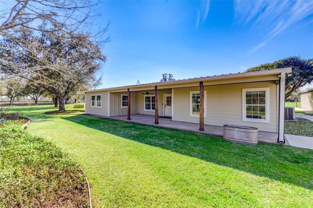 6910 S Mallard Drive, Fulshear, TX 77441