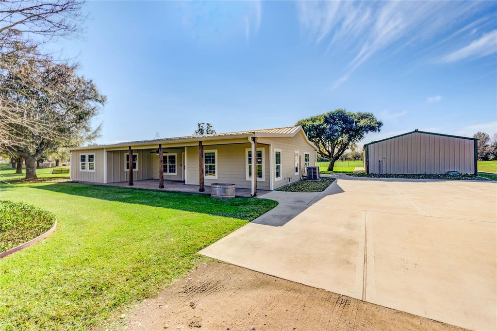 6910 S Mallard Drive, Fulshear, TX 77441