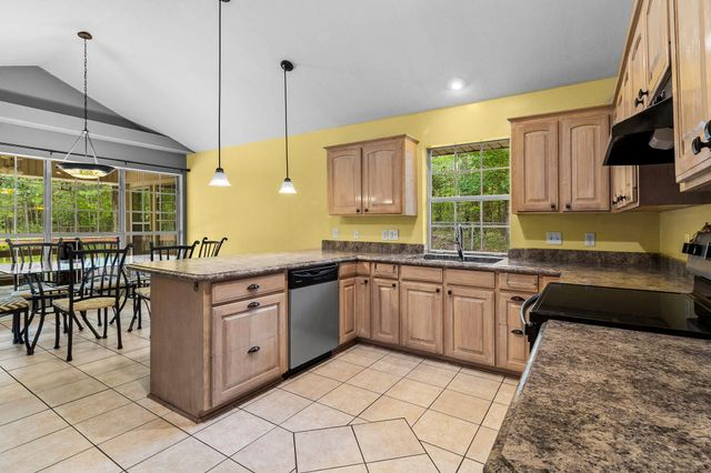 216 N Lake Drive, Livingston, TX 77351