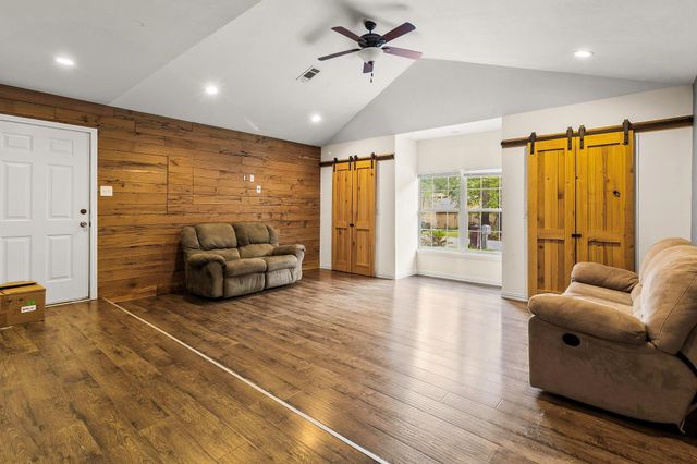 216 N Lake Drive, Livingston, TX 77351