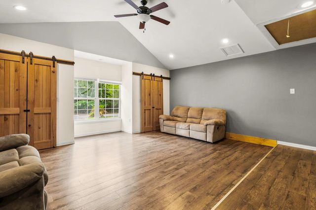 216 N Lake Drive, Livingston, TX 77351