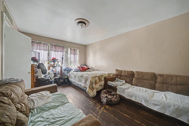8220 S Houston Avenue, Chicago, IL 60617