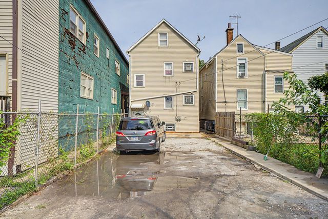 8220 S Houston Avenue, Chicago, IL 60617