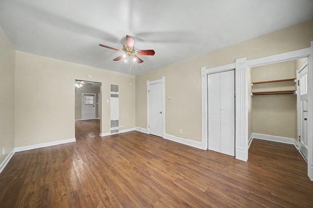8220 S Houston Avenue, Chicago, IL 60617