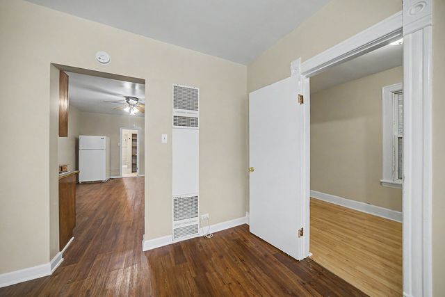 8220 S Houston Avenue, Chicago, IL 60617