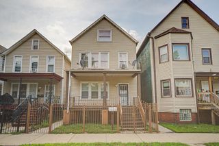 8220 S Houston Avenue, Chicago, IL 60617
