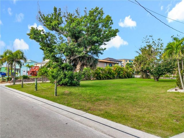 219 Primo DR, Fort Myers Beach, FL 33931