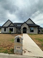 1604 N Mason, Bowie, TX 76230
