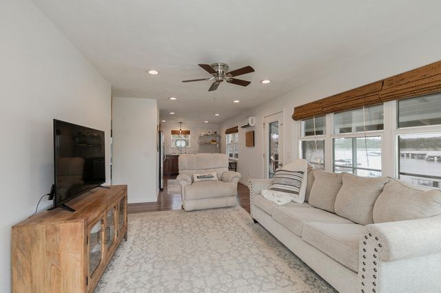 1670 Hideaway Road, Galena, MO 65656