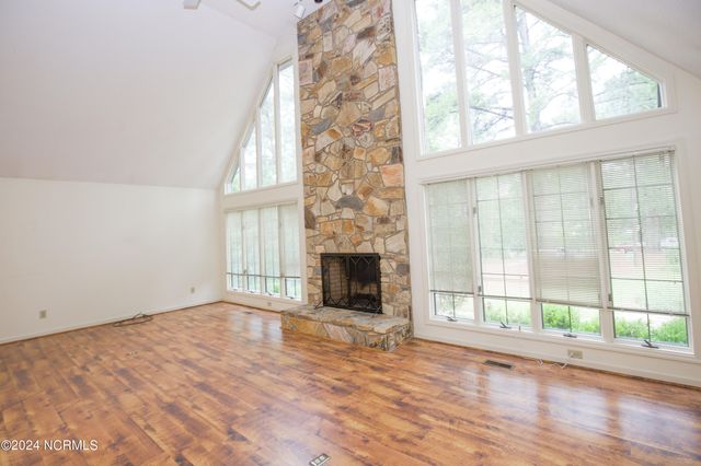 620 Diamondhead Drive S, Pinehurst, NC 28374