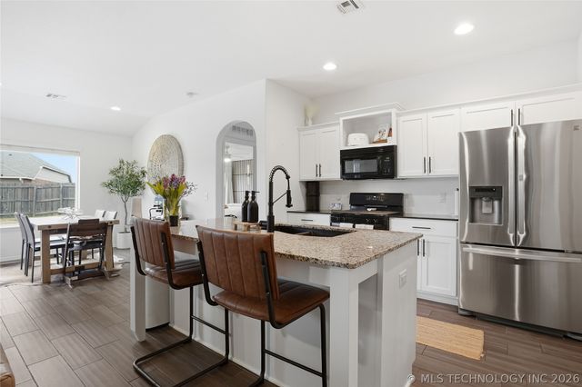 3908 W 103rd Place S, Jenks, OK 74037