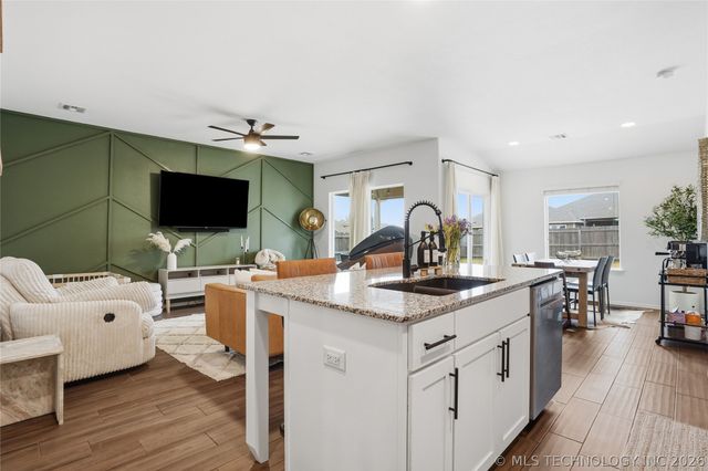 3908 W 103rd Place S, Jenks, OK 74037