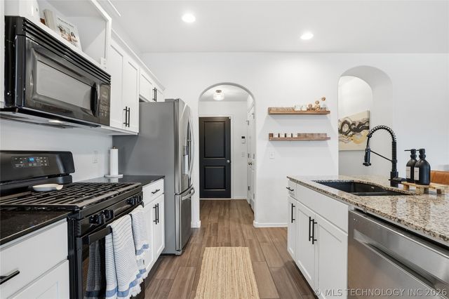 3908 W 103rd Place S, Jenks, OK 74037